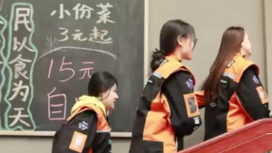 “社区食堂+移动大篷车”让快递小哥花钱少吃得饱