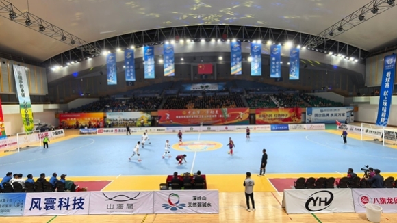 河北秦皇岛市职工五人制足球赛激情开赛