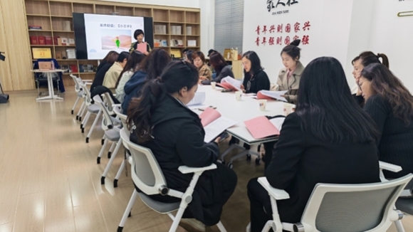 秦皇岛市总工会举办“玫瑰书香”女职工主题阅读活动