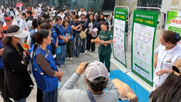 河北唐山丰南区：首届职工综合服务普惠市集暖心启幕